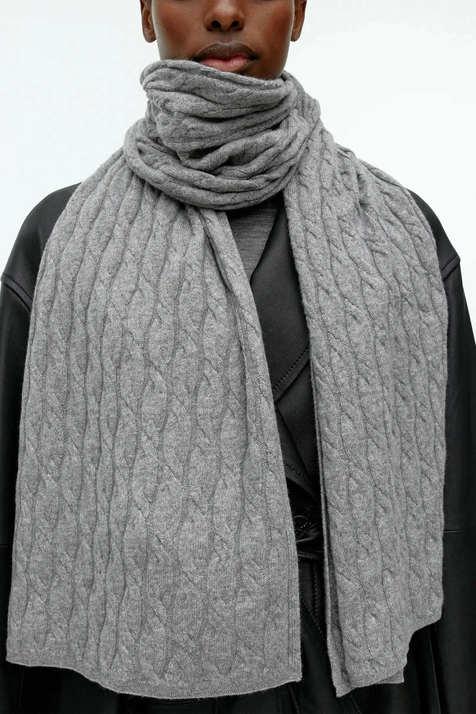 Cable-Knit Cashmere Scarf