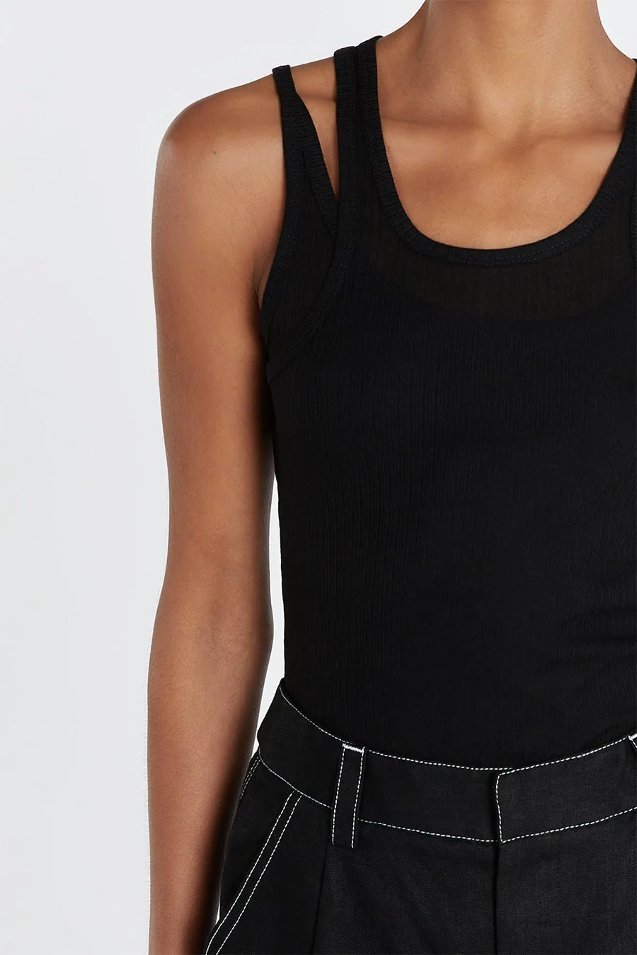 JUDE BLACK SLEEVELESS LAYER TOP