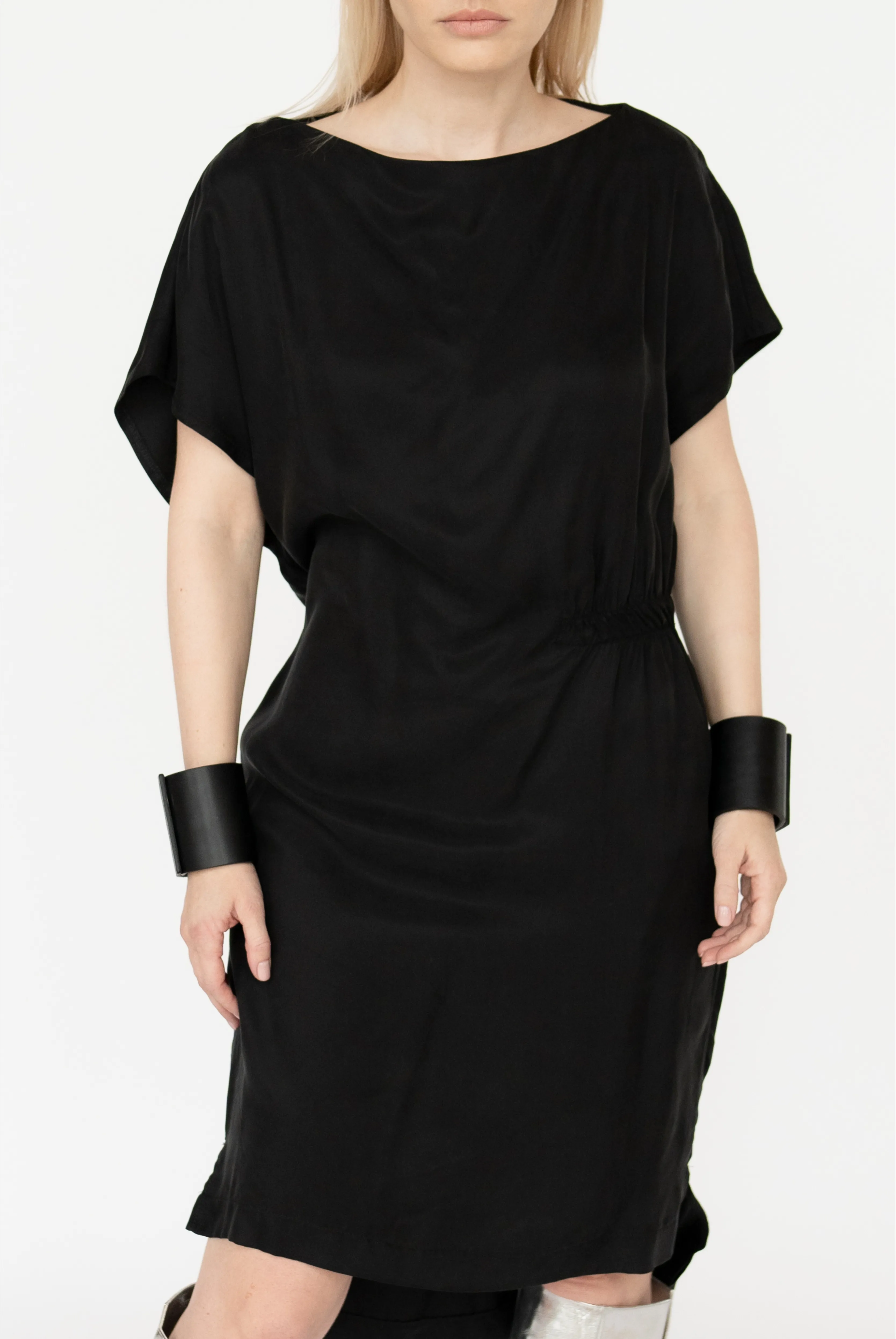 Minimalist midi  dress with a gathering/cotton/cupro