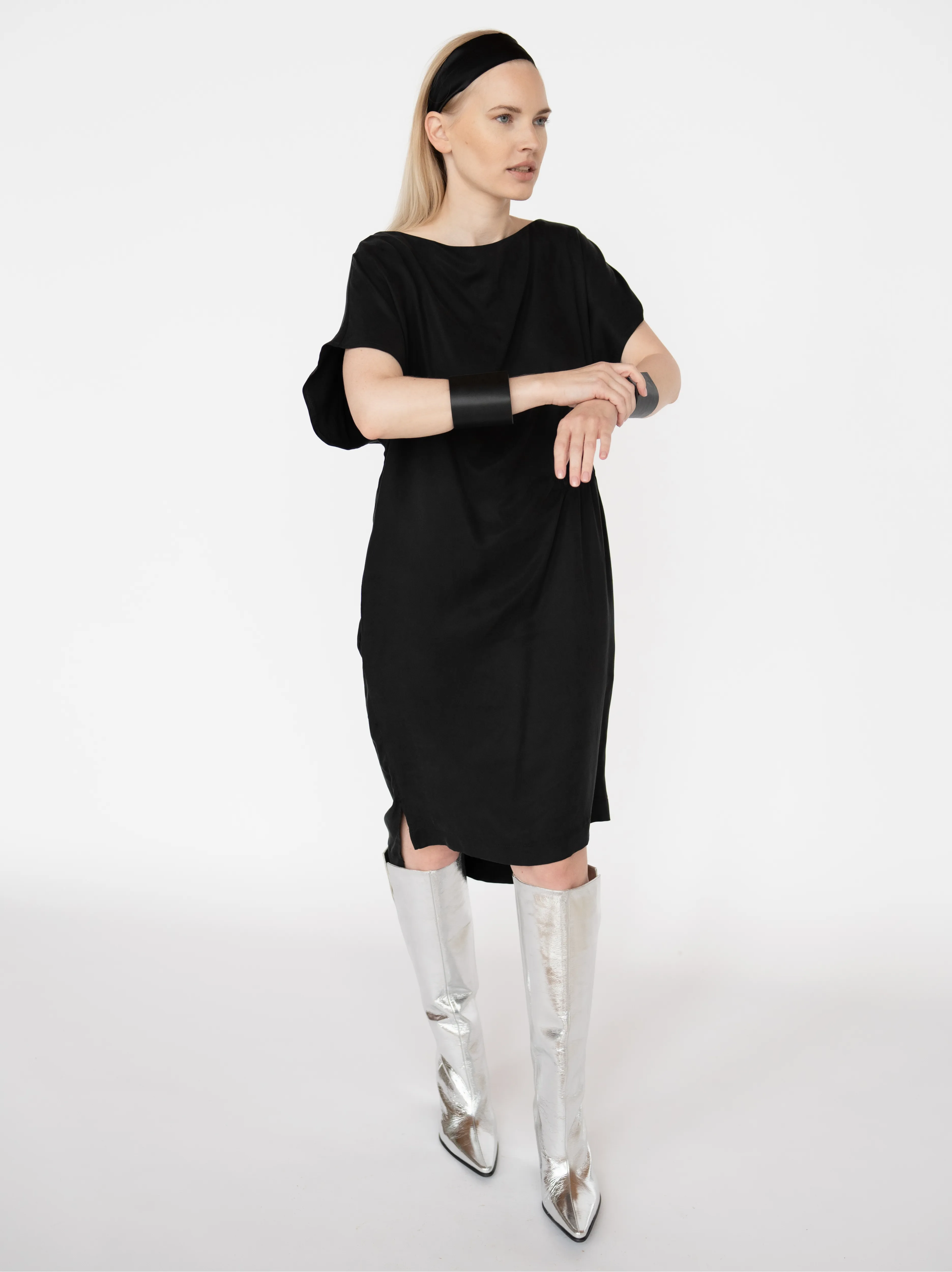 Minimalist midi  dress with a gathering/cotton/cupro