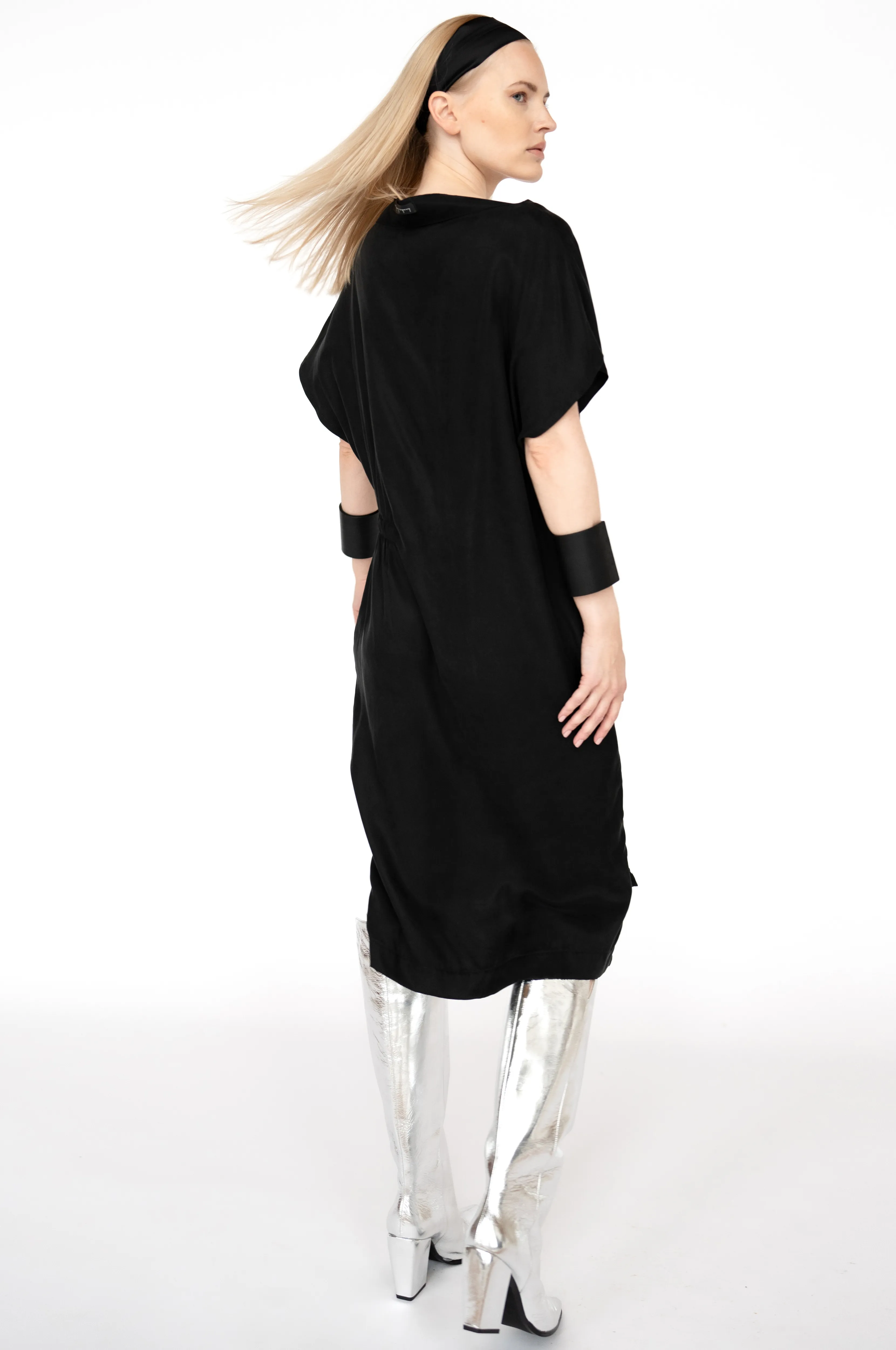 Minimalist midi  dress with a gathering/cotton/cupro