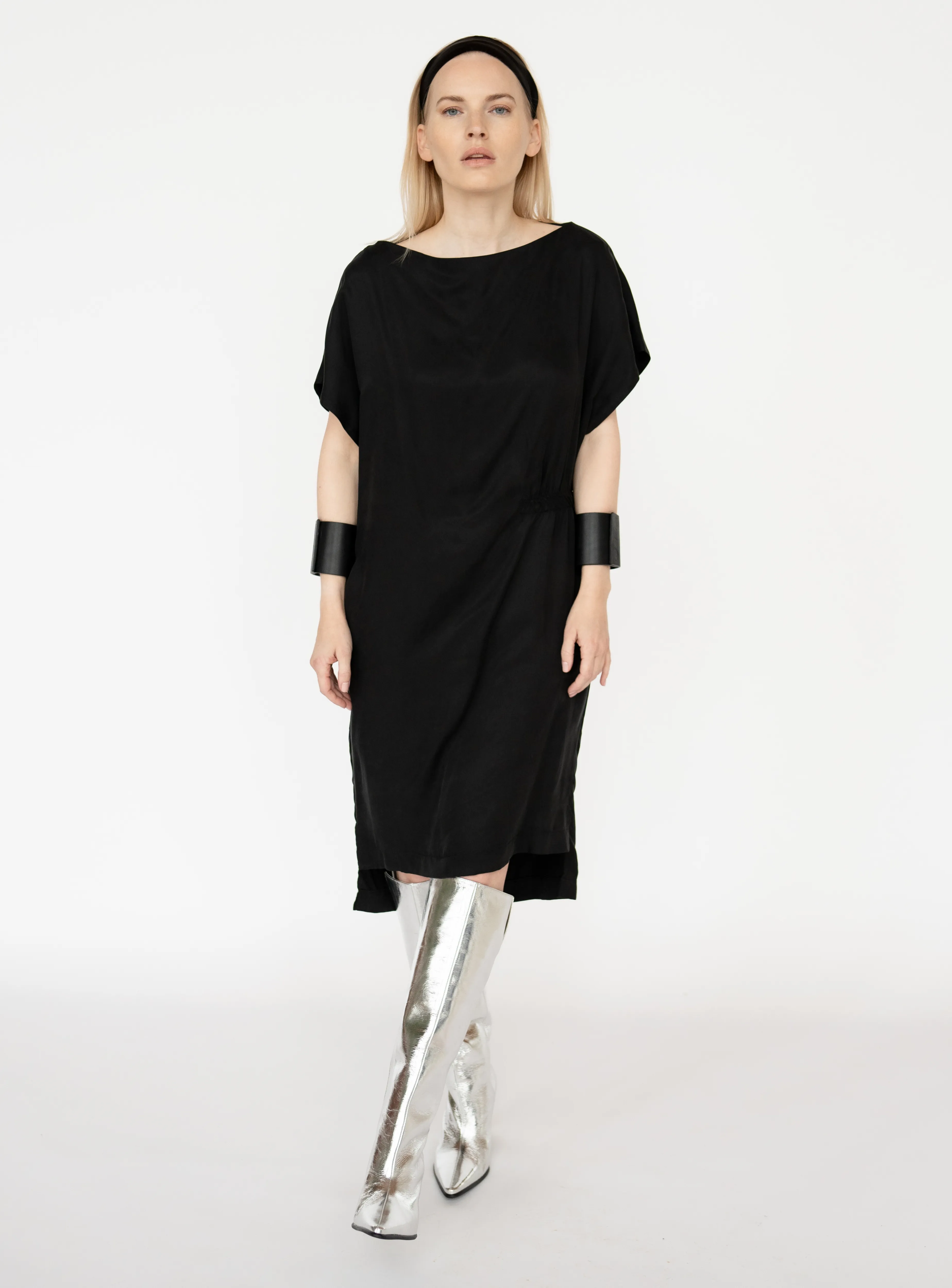 Minimalist midi  dress with a gathering/cotton/cupro