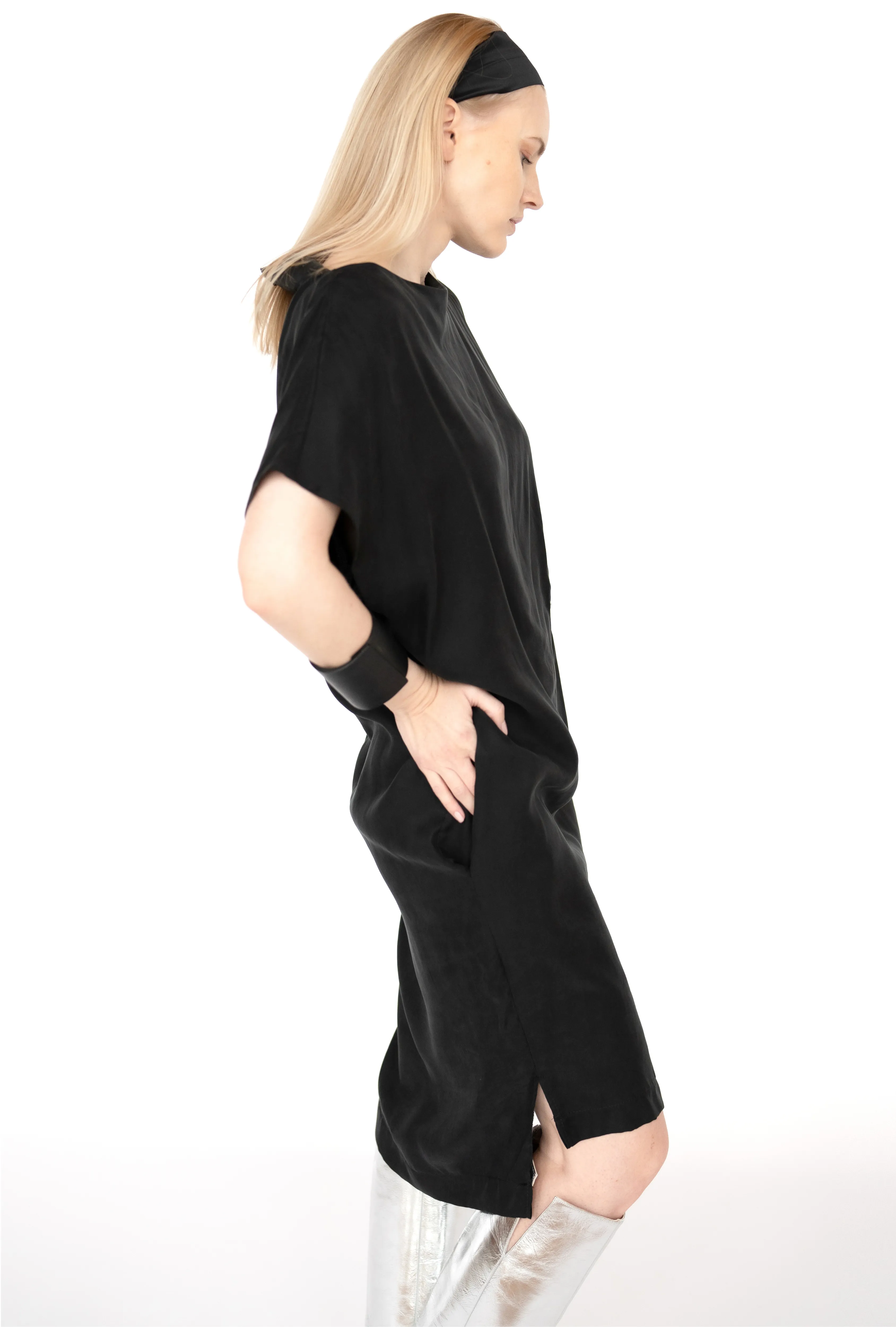 Minimalist midi  dress with a gathering/cotton/cupro